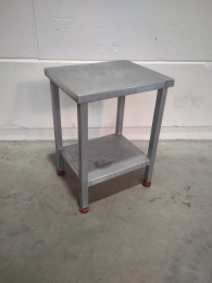 Table d'appoint en aluminium